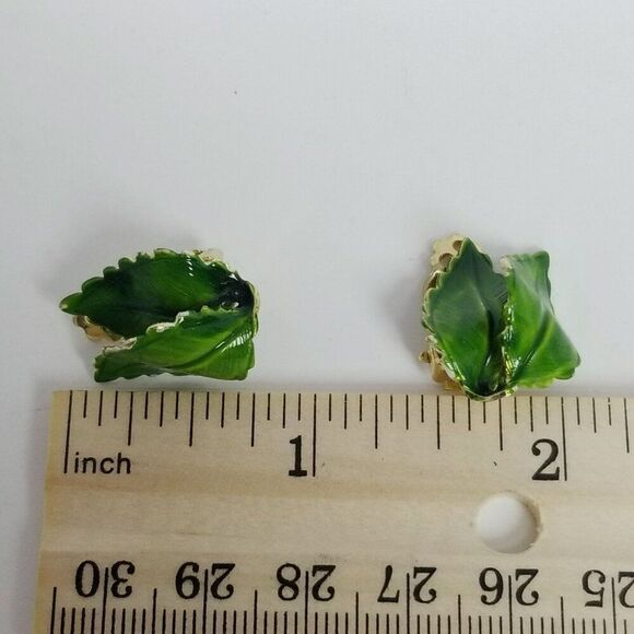 Vintage Lisner Bright Green Enamel Leaf Clip On Earrings, Signed Retro Estate - Picture 6 of 7